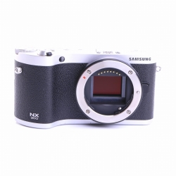 Samsung NX300 Systemkamera (Body) silber (sehr gut)