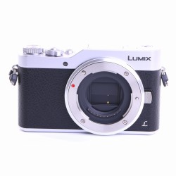 Panasonic Lumix DC-GX800 Systemkamera (Body) silber (sehr...