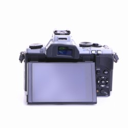 Olympus OM-D E-M5 DSLM Systemkamera (Body) silber (sehr gut)