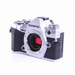 Olympus OM-D E-M5 Mark III Systemkamera (Body) silber...