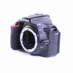 Nikon D5600 SLR-Digitalkamera (Body) schwarz (sehr gut)