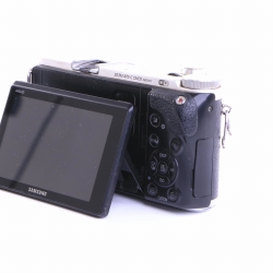 Samsung NX300 Systemkamera (Body) schwarz (sehr gut)