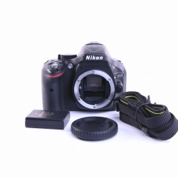 Nikon D5200 SLR-Digitalkamera (Body) (wie neu)