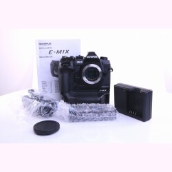 Olympus OM-D E-M1X DSLM Systemkamera (Body) schwarz (sehr gut)