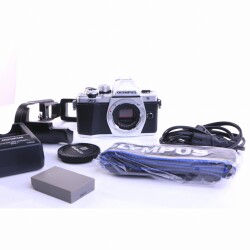 Olympus OM-D E-M10 Mark II Systemkamera (Body) silber (sehr gut)