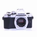 Olympus OM-D E-M10 Mark II Systemkamera (Body) silber (sehr gut)