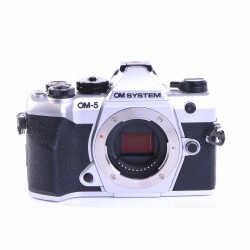 OM System OM-5 Mark II Systemkamera (Body) silber (sehr gut)