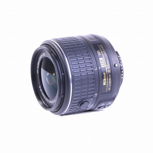 Nikon AF-S DX Nikkor 18-55mm F/3.5-5.6 G VR II (sehr gut)