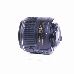 Nikon AF-S DX Nikkor 18-55mm F/3.5-5.6 G VR II (sehr gut)